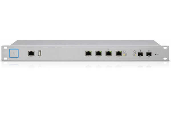 Thiết bị định tuyến UniFi Security Gateway Pro-1