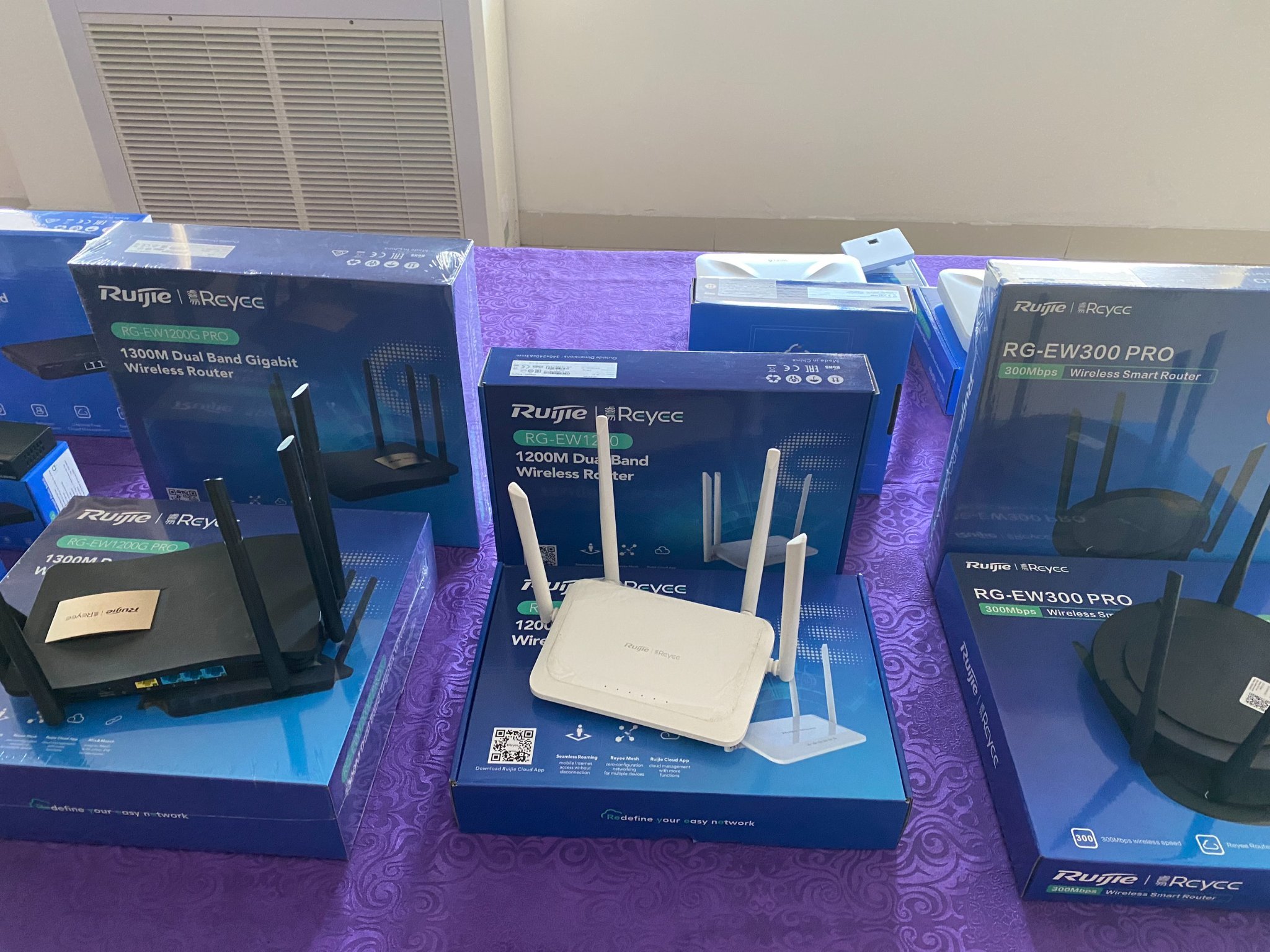 Thiết bị phát sóng WIFI RUIJIE RG-EW1200